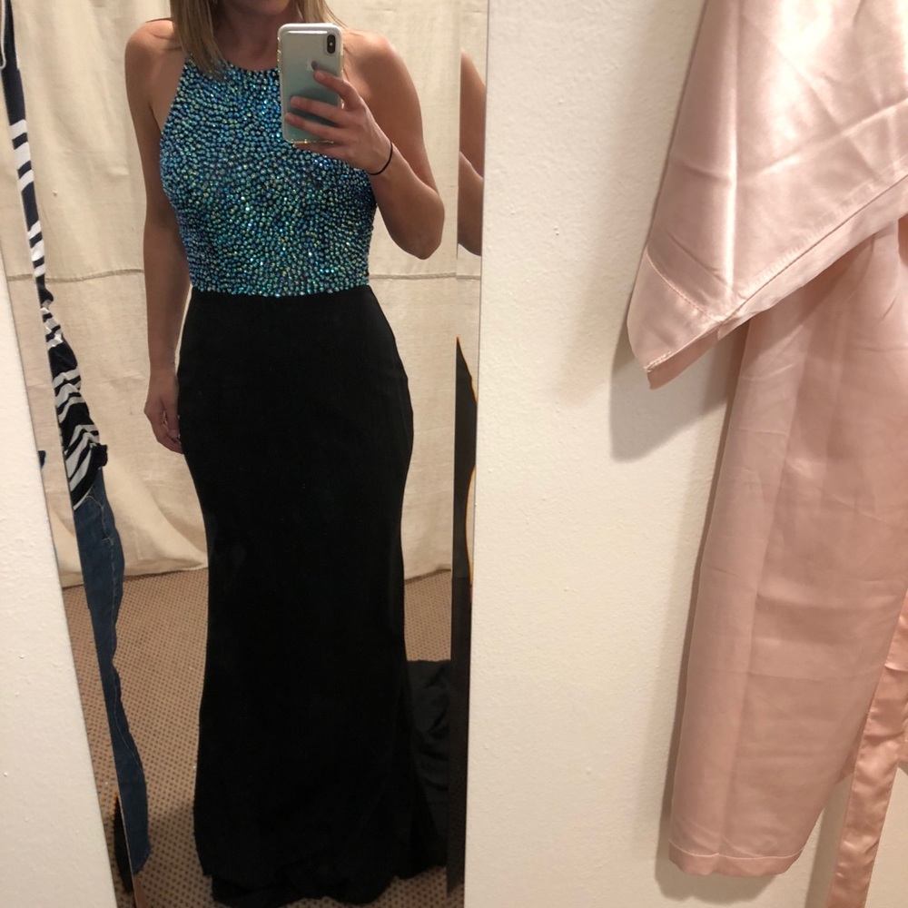 Gown - Picture 3 of 3